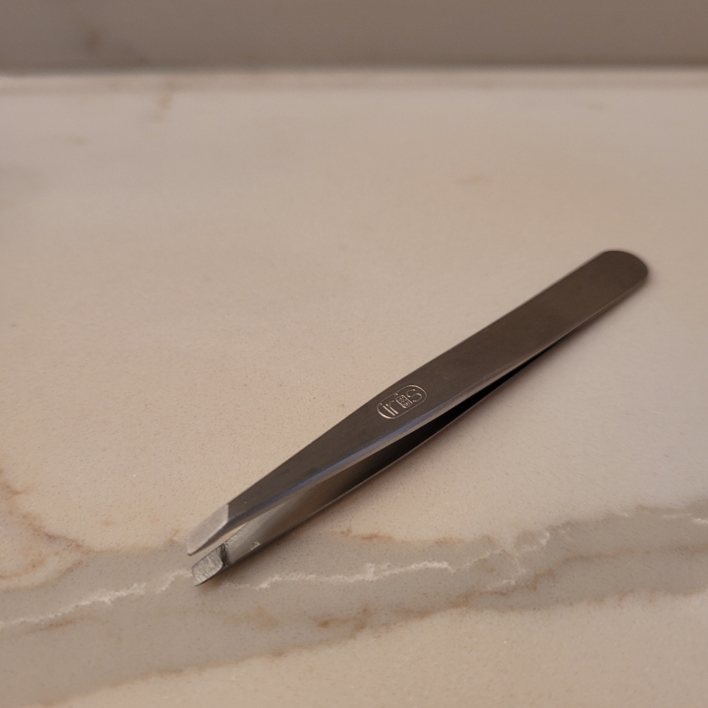Slanted Tweezers